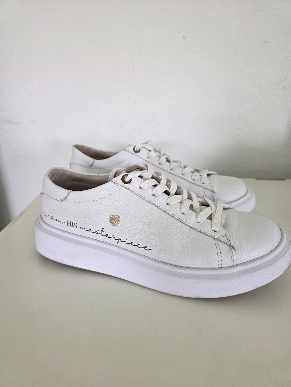 100% genuine leather white sneakers.